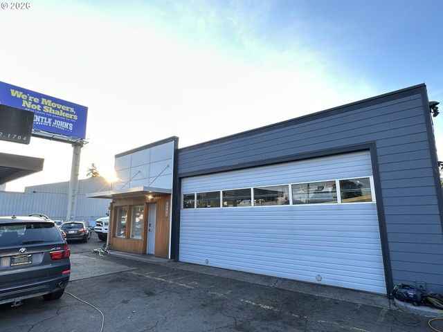9321 Se STARK St, Portland, OR 97216
