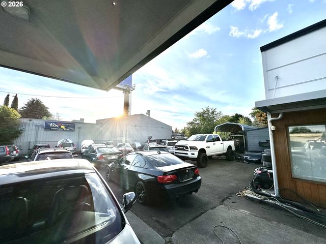 9321 Se STARK St, Portland, OR 97216