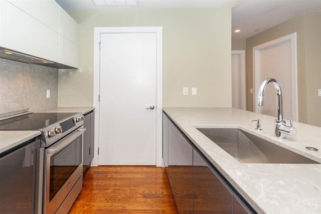 906 East 2nd 210, Boston, MA 02127