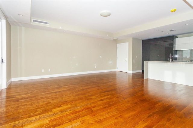 906 East 2nd 210, Boston, MA 02127