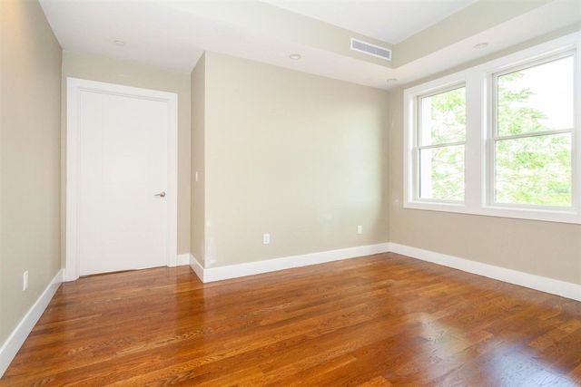 906 East 2nd 210, Boston, MA 02127