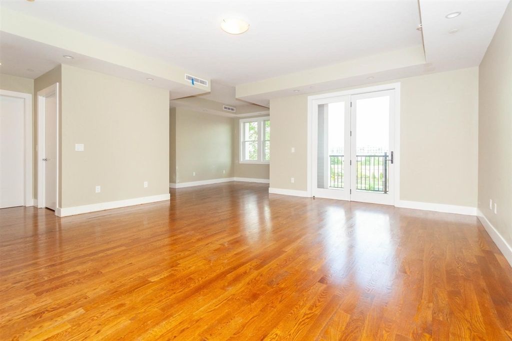 906 East 2nd 210, Boston, MA 02127