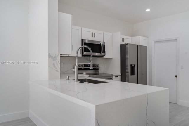 2098 Madeira Dr, Weston, FL 33327