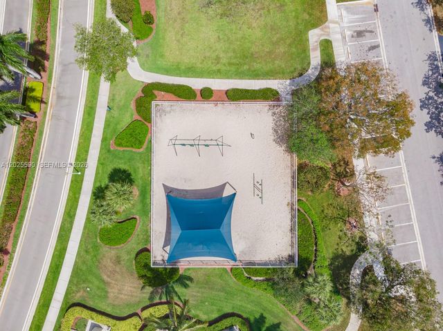 2098 Madeira Dr, Weston, FL 33327