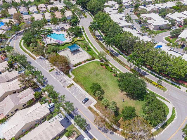 2098 Madeira Dr, Weston, FL 33327