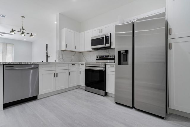 2098 Madeira Dr, Weston, FL 33327