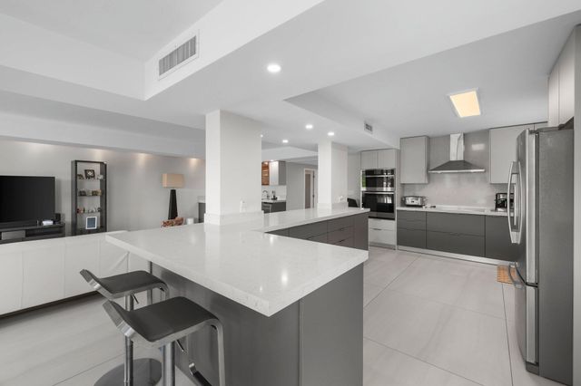 10180 W Bay Harbor Drive 2a, Bay Harbor Islands, FL 33154