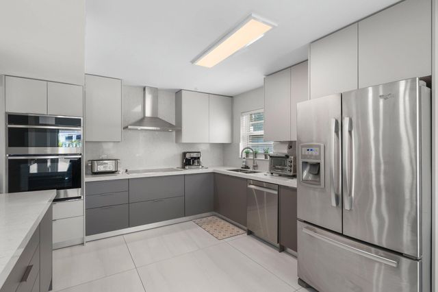 10180 W Bay Harbor Drive 2a, Bay Harbor Islands, FL 33154