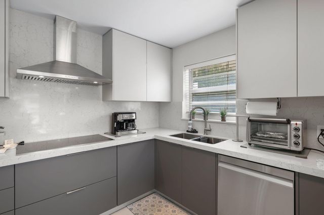 10180 W Bay Harbor Drive 2a, Bay Harbor Islands, FL 33154