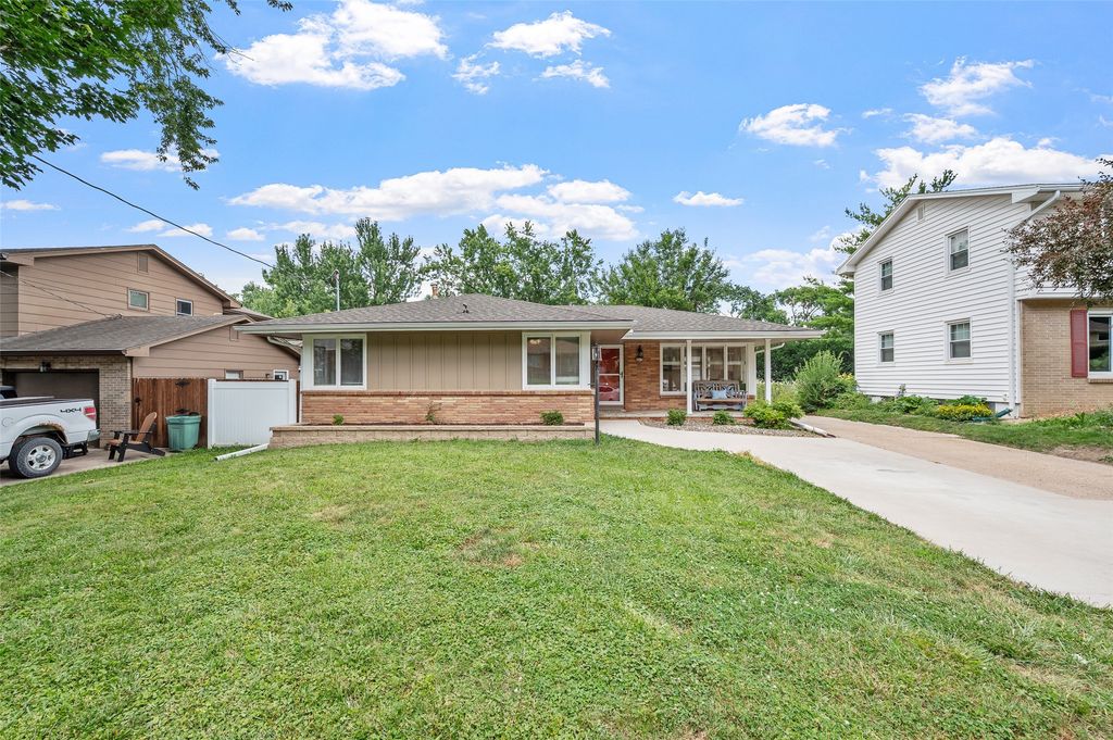 6419 Franklin Avenue, Windsor Heights, IA 50324