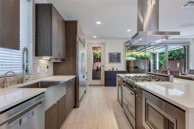 2201 E 9th ST, Austin, TX 78702