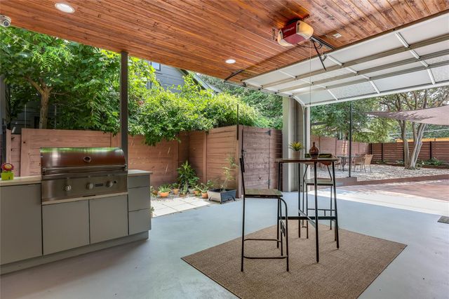 2201 E 9th ST, Austin, TX 78702