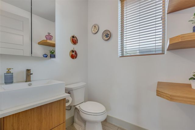 2201 E 9th ST, Austin, TX 78702