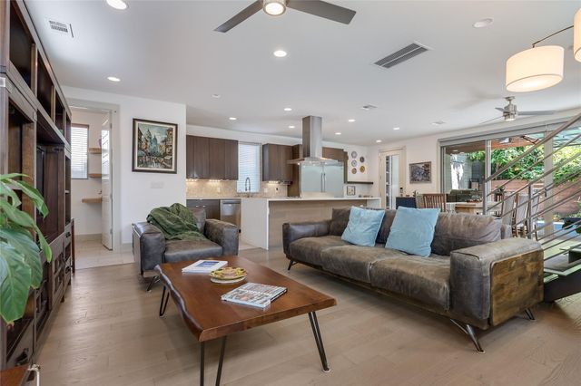 2201 E 9th ST, Austin, TX 78702
