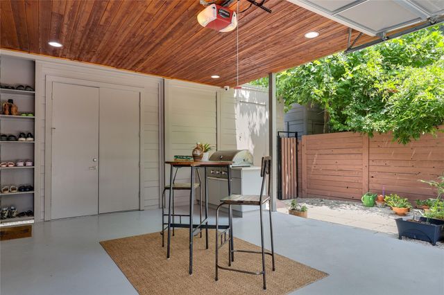 2201 E 9th ST, Austin, TX 78702