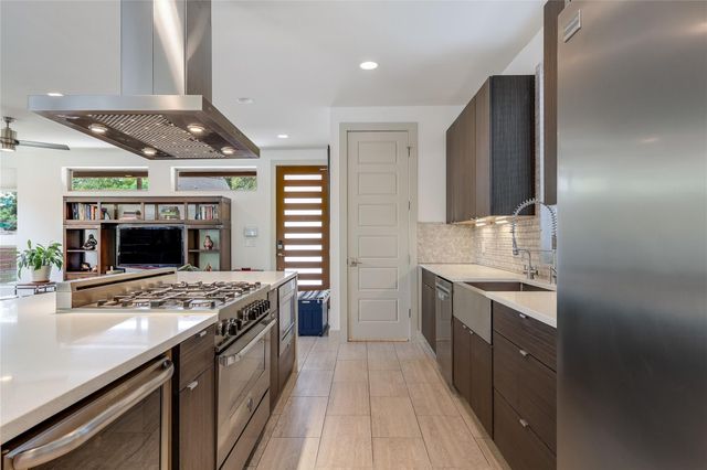 2201 E 9th ST, Austin, TX 78702