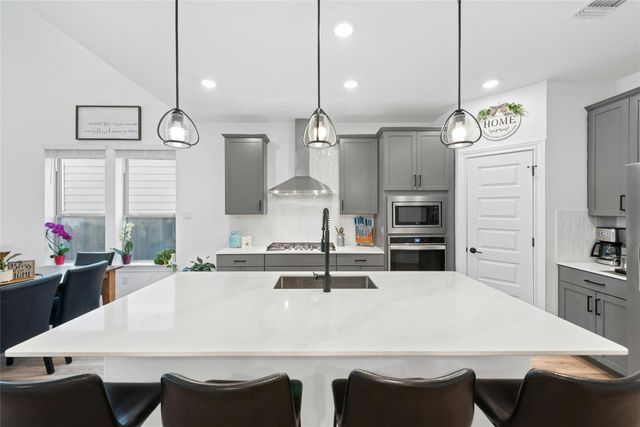 136 Banyon DR, Liberty Hill, TX 78642