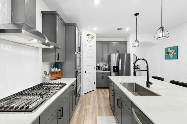 136 Banyon DR, Liberty Hill, TX 78642