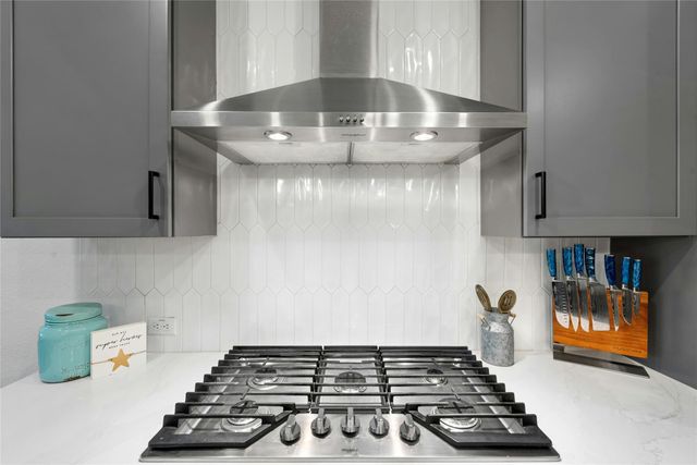 136 Banyon DR, Liberty Hill, TX 78642