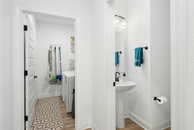 136 Banyon DR, Liberty Hill, TX 78642