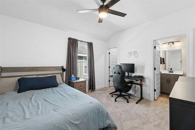 136 Banyon DR, Liberty Hill, TX 78642