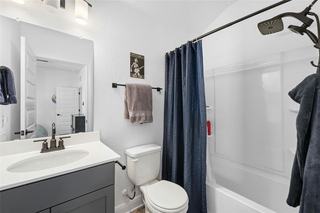 136 Banyon DR, Liberty Hill, TX 78642