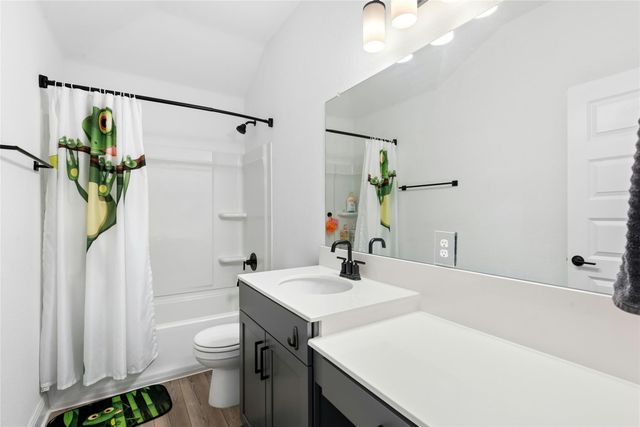 136 Banyon DR, Liberty Hill, TX 78642