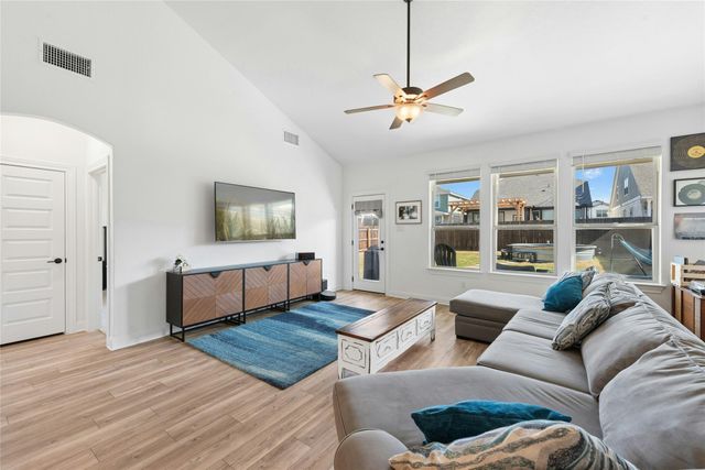 136 Banyon DR, Liberty Hill, TX 78642