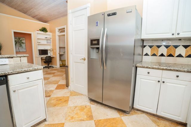 1330 32nd Avenue SW, Vero Beach, FL 32968