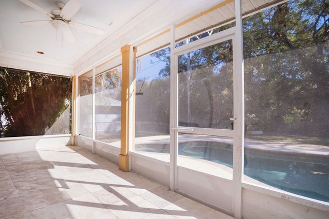 1330 32nd Avenue SW, Vero Beach, FL 32968