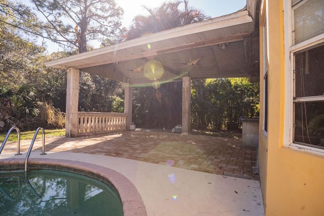 1330 32nd Avenue SW, Vero Beach, FL 32968