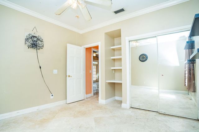 1330 32nd Avenue SW, Vero Beach, FL 32968