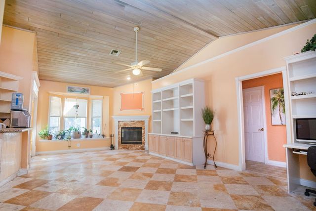 1330 32nd Avenue SW, Vero Beach, FL 32968