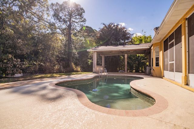 1330 32nd Avenue SW, Vero Beach, FL 32968