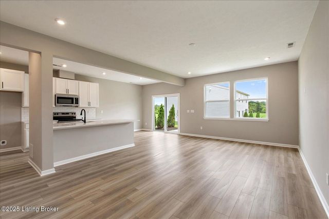 194 Harvest Point Way 202B, Mt Washington, KY 40047