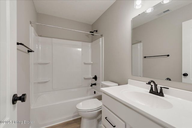 194 Harvest Point Way 202B, Mt Washington, KY 40047