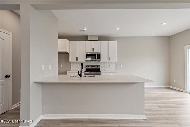 194 Harvest Point Way 202B, Mt Washington, KY 40047