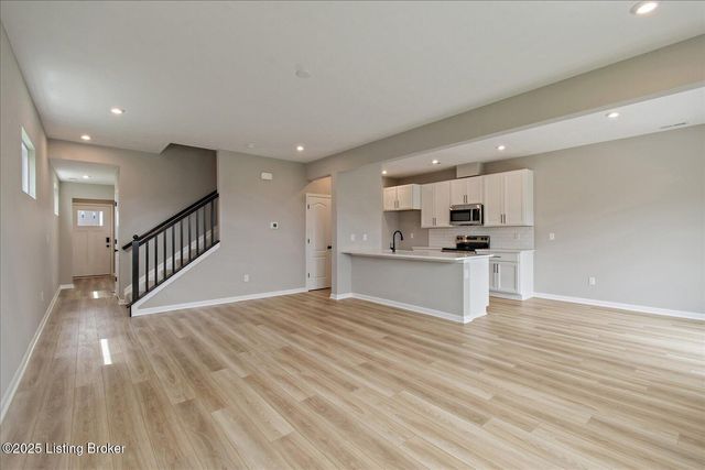 194 Harvest Point Way 202B, Mt Washington, KY 40047