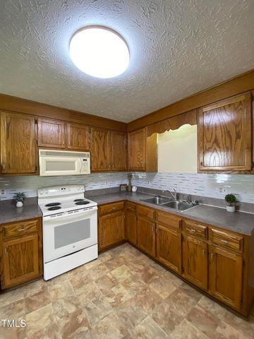 5574 Heather Street, Hope Mills, NC 28348