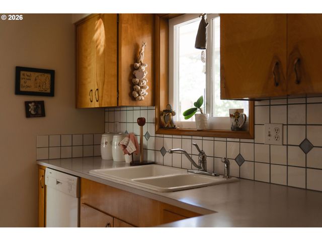 9355 Sw LEHMAN St, Portland, OR 97223