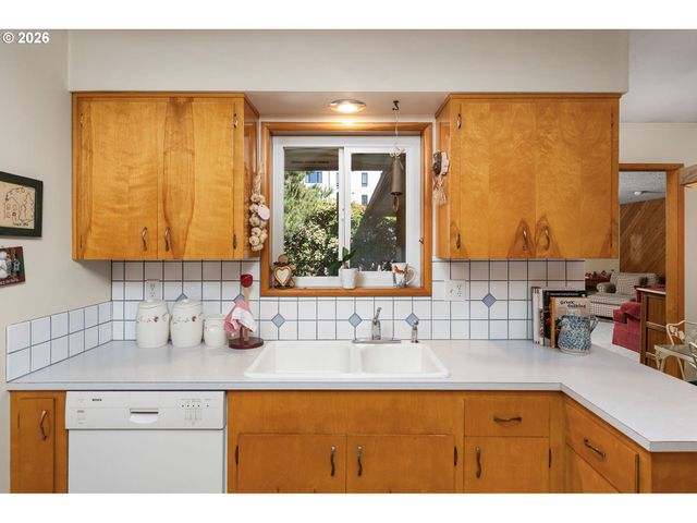 9355 Sw LEHMAN St, Portland, OR 97223