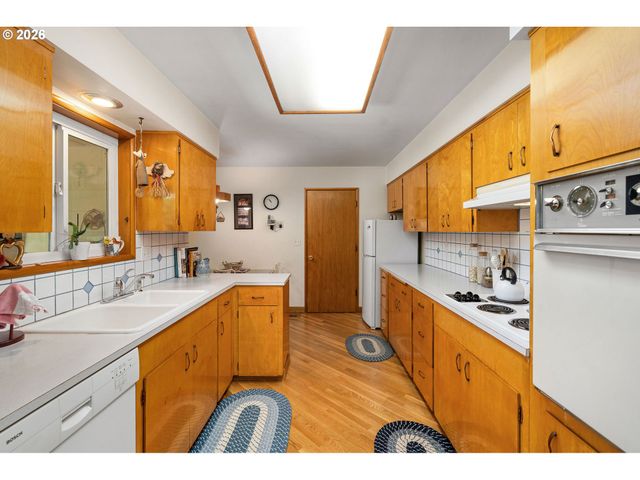 9355 Sw LEHMAN St, Portland, OR 97223