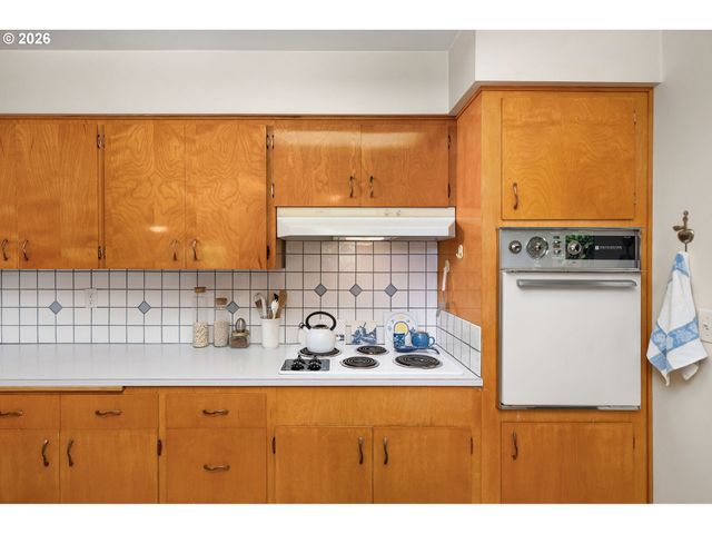 9355 Sw LEHMAN St, Portland, OR 97223