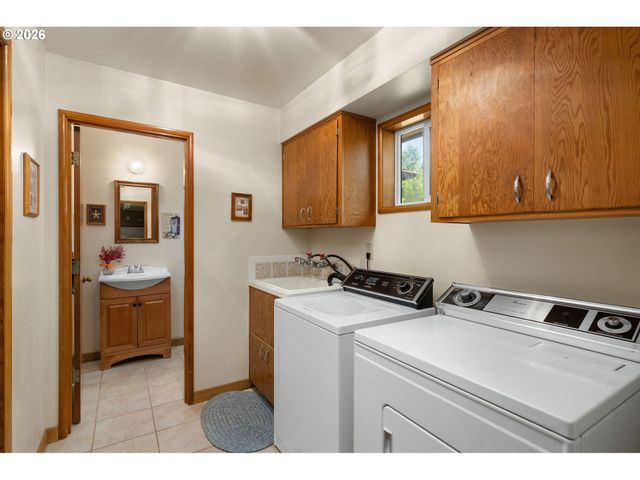 9355 Sw LEHMAN St, Portland, OR 97223