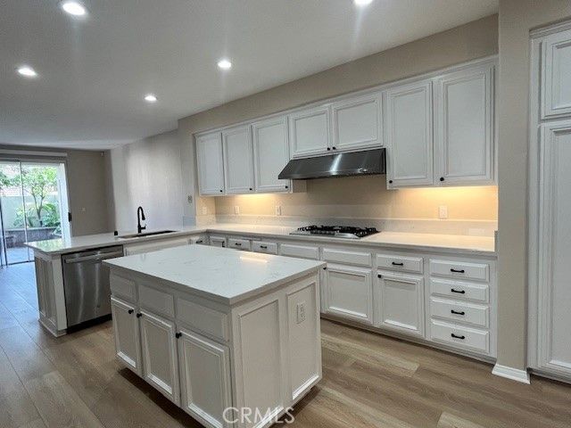 16 Brigmore Aisle, Irvine, CA 92603