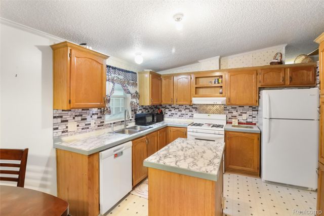 13499 Heritage Street, Ash Township, MI 48117