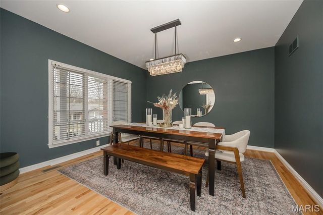 2134 Lakeview Drive, Crystal Lake Park, MO 63131