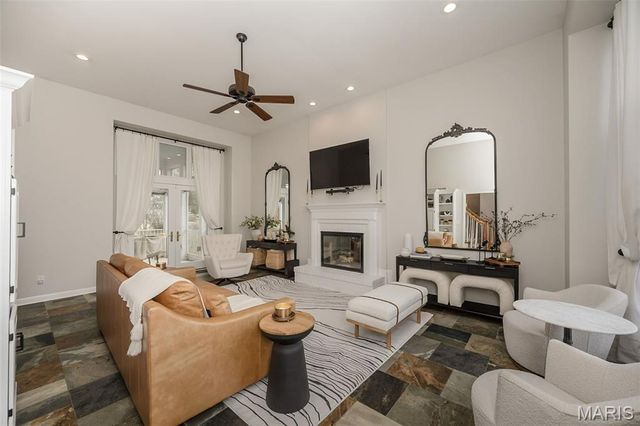 2134 Lakeview Drive, Crystal Lake Park, MO 63131