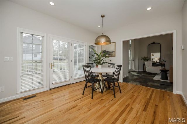 2134 Lakeview Drive, Crystal Lake Park, MO 63131