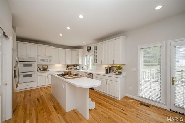 2134 Lakeview Drive, Crystal Lake Park, MO 63131